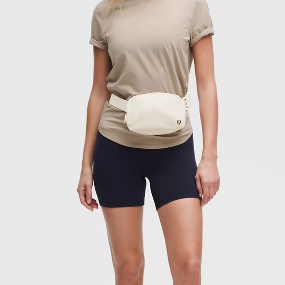 Lululemon Athletica Everywhere Belt Bag 1L Off White Opal Light Ivory - Picture 2 of 7